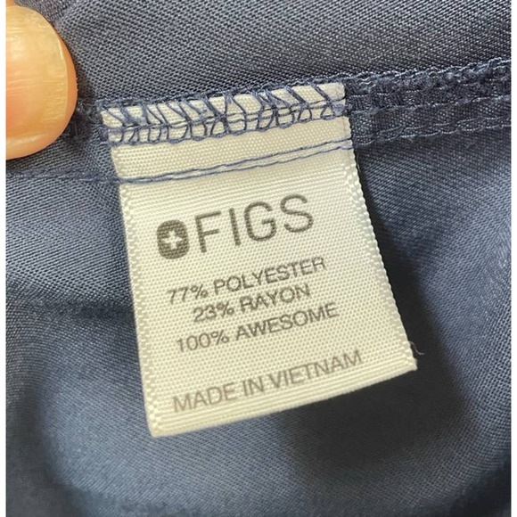 FIGS Women’s Size Medium Threads For Threads Blue Scrub Top 1 Pocket V-neck - Picture 4 of 7